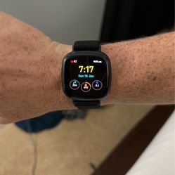 Fitbit Versa 4 - Like New