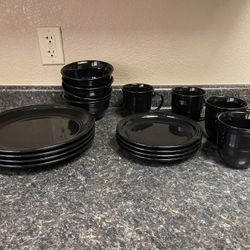 16 PC Dinnerware Set 