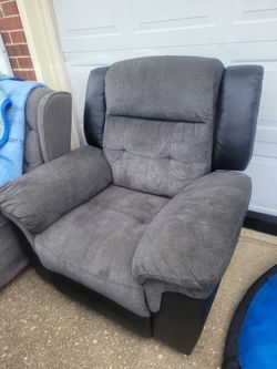 Recliner chair 18x22 seat area