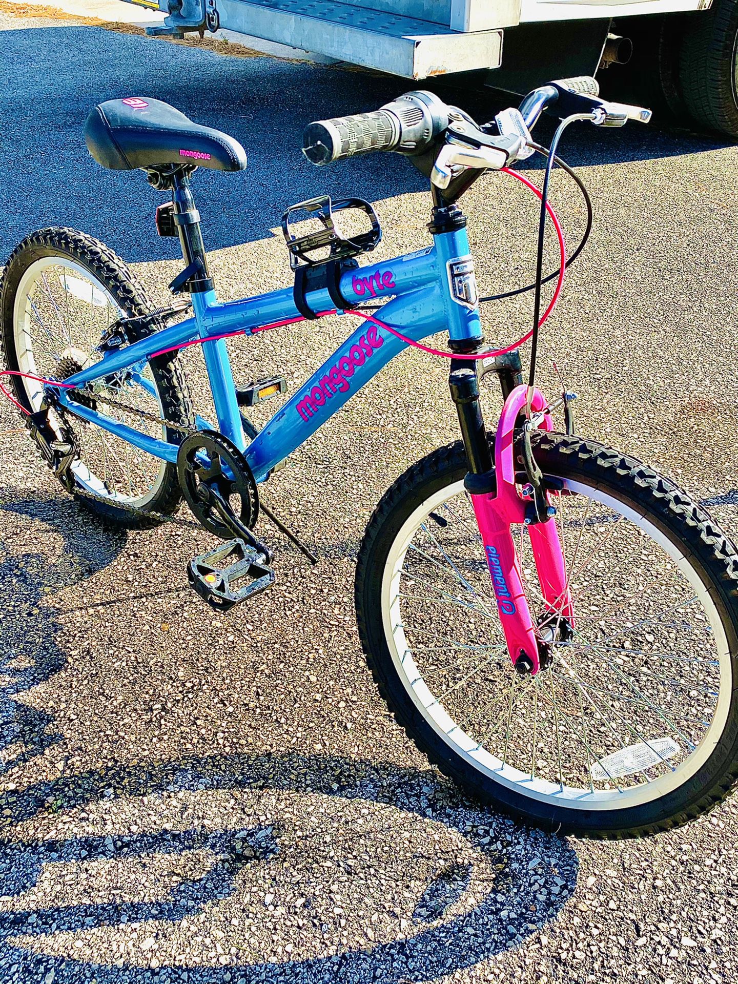 ($200 Retail) *LIKE NEW* Mongoose 20" Byte Girls Mountain Bike, Blue, Pink.