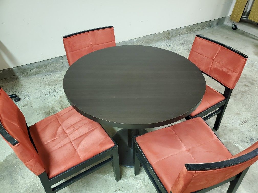 Table & Chairs