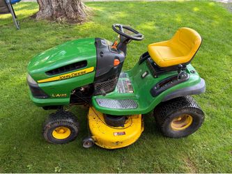 John Deere LA135 Riding Mower