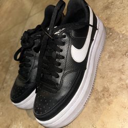 Woman’s Nike platforms 