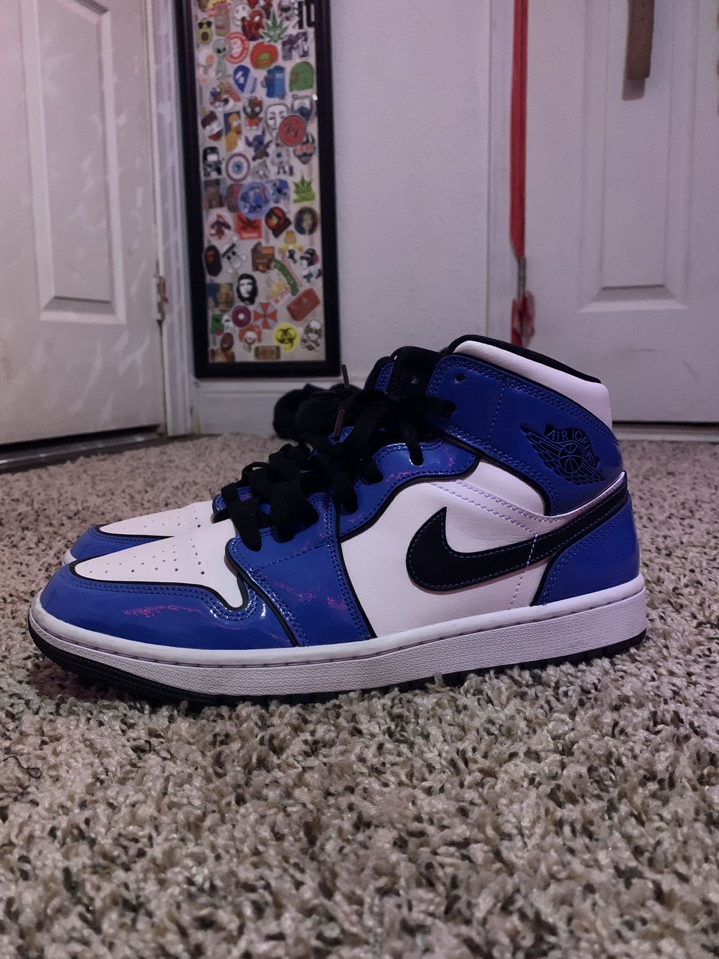 Jordan 1 Mid Signal Blue 