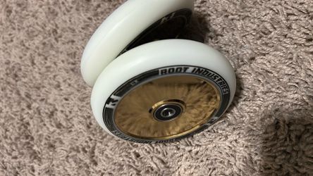 Root Industry 110 white/gold wheels