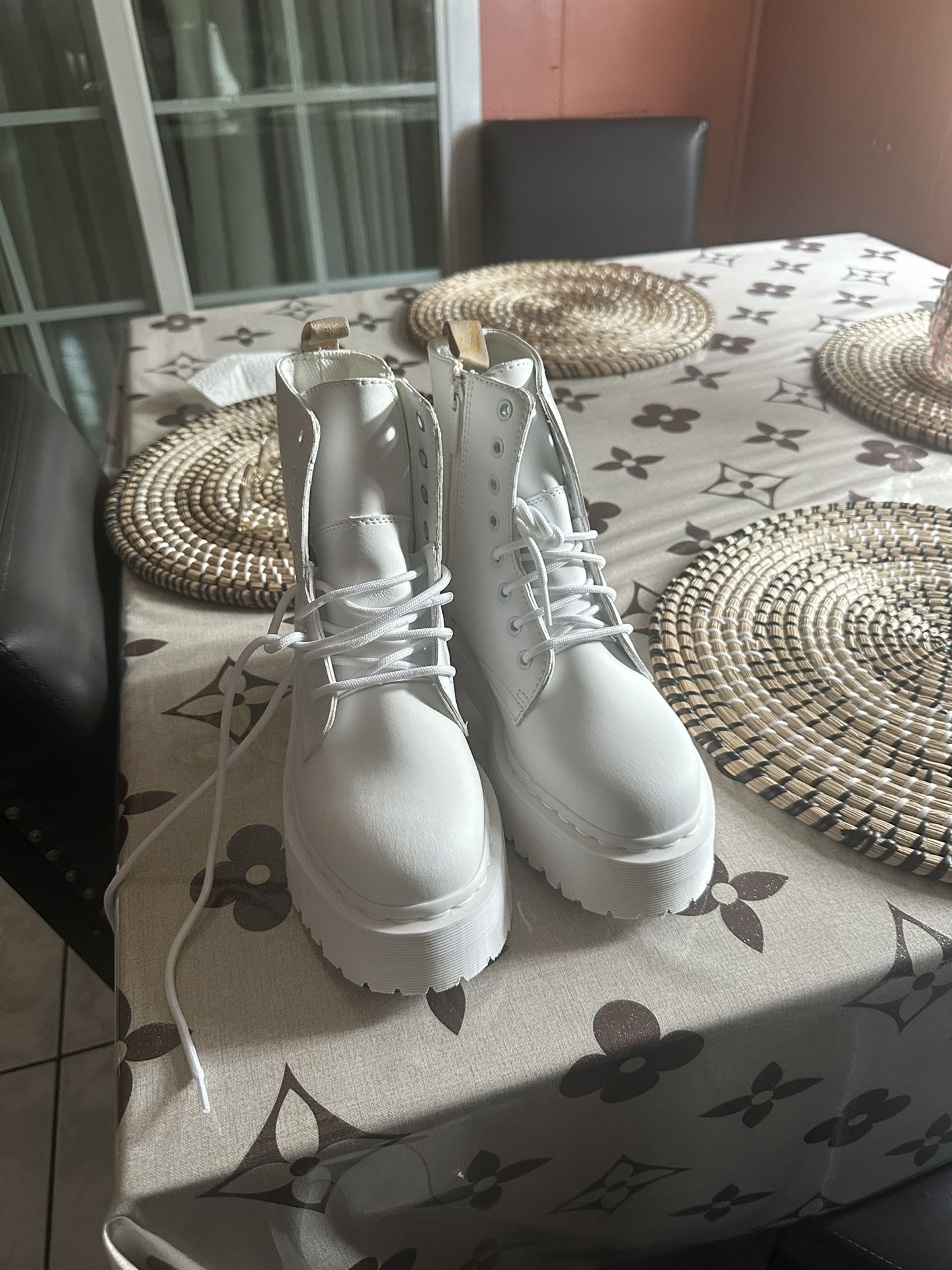 White Boots 