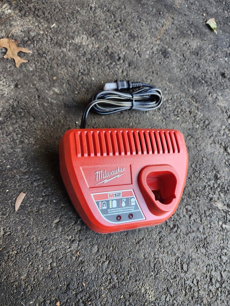 Milwaukee M12 Charger