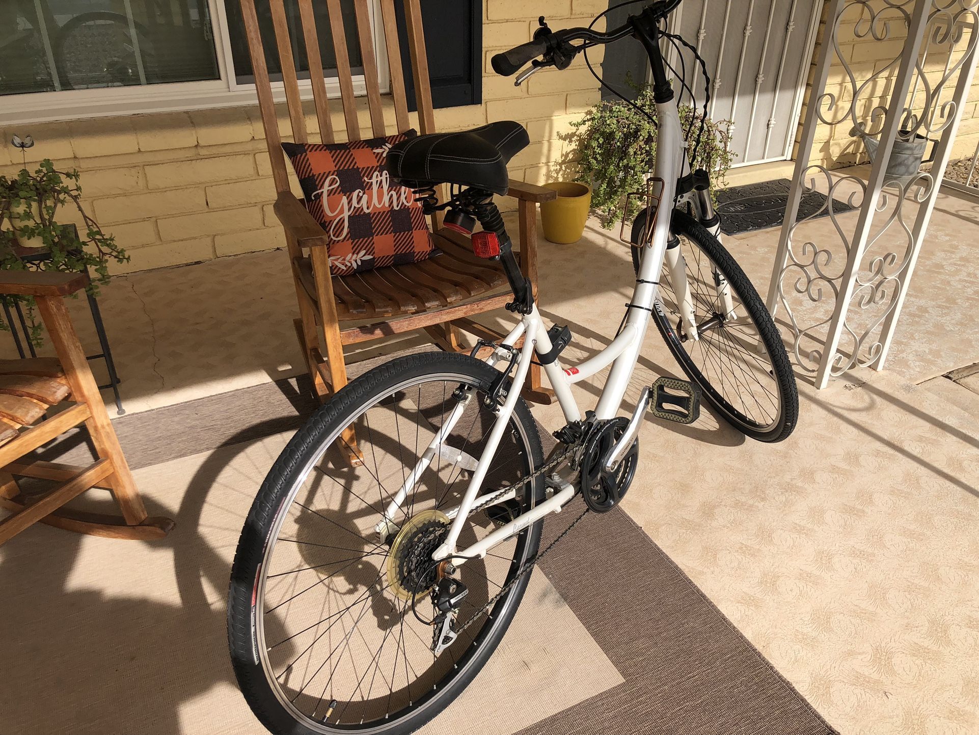 Women's Specialized Globe 'Carmel' Hybrid Bike