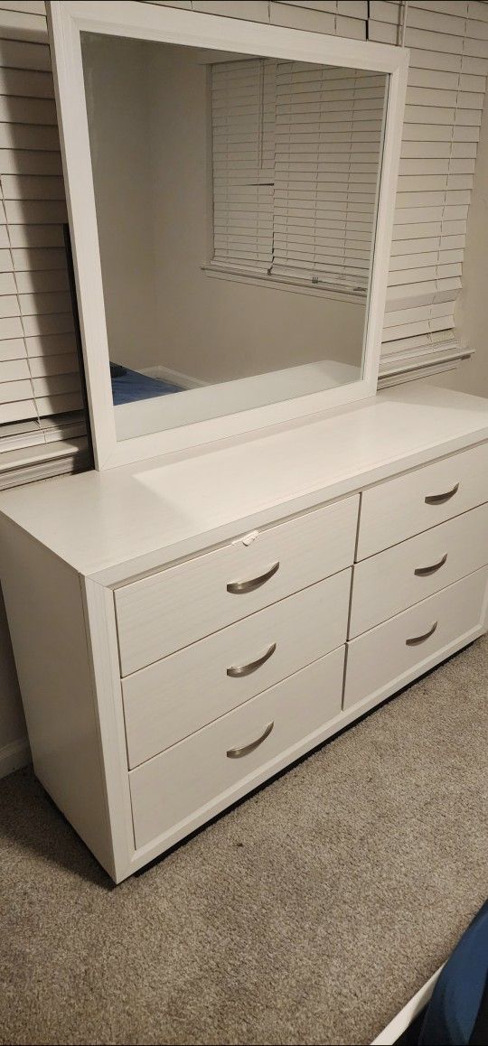 White Dresser With Mirror 