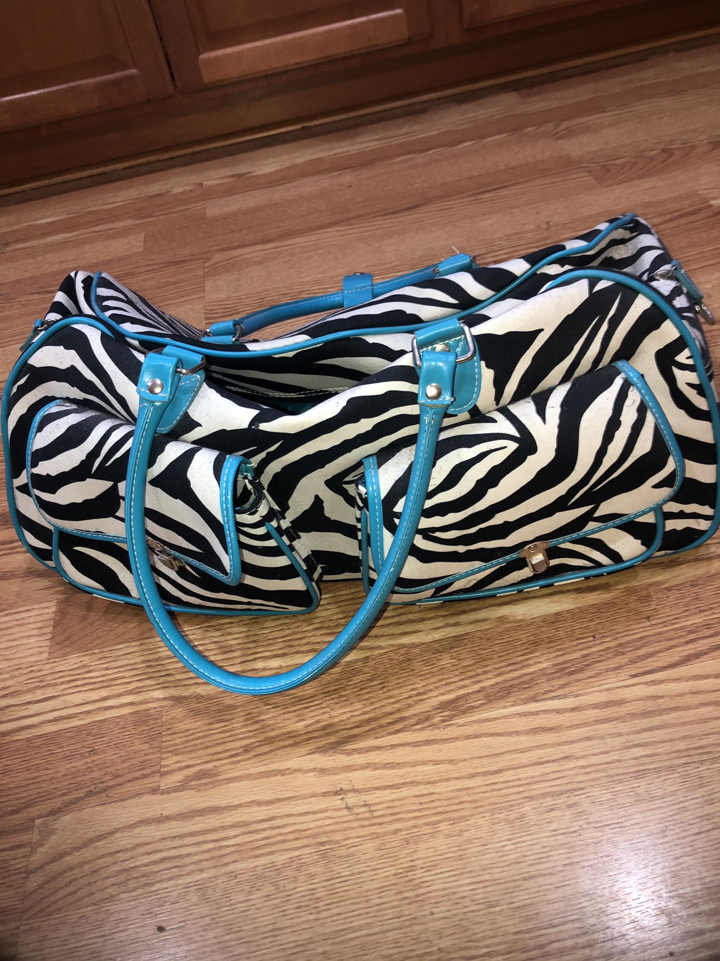 Zebra rolling luggage bag