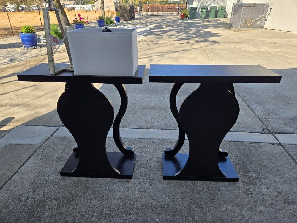 Pair of Black Elegant Accent Tables
