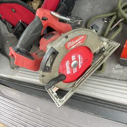Milwaukee Brushless Circular Saw