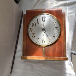 ANTIQUE WOOD CLOCK 