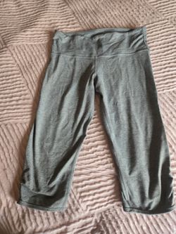 Lululemon grey capri