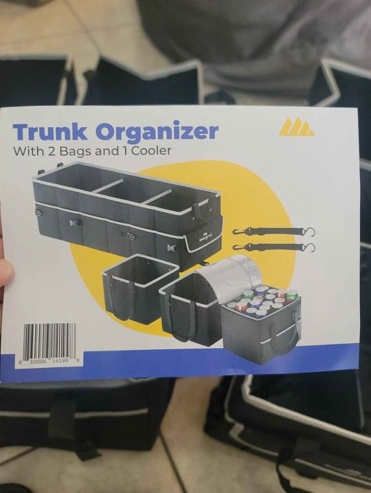 TRUNK ORGANIZER W. 2 BAGS & 1 COOLER! NEW IN BOX!
ORGANIZADOR DE CAJUELA CON 2 BOLSAS Y UNA HIELERA!