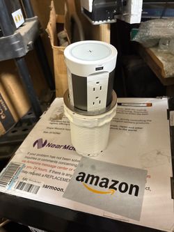 Desktop pop-up power station