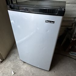 Mini Fridge 