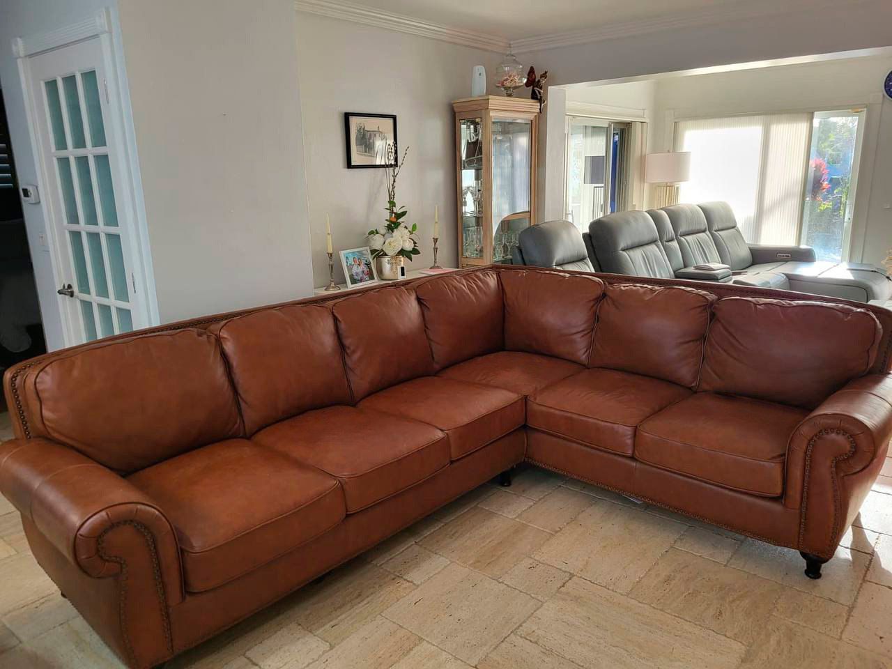 Couch Leather Big dimensions 9.6 \ 7.6 . Price $300