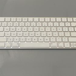 Apple Magic 2 A1644 2nd Gen QWERTY Standard Keyboard White Wireless Bluetooth - $39
