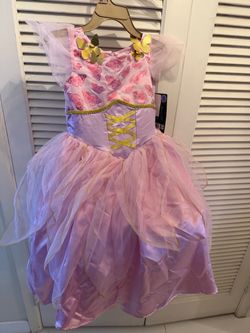 Girls Halloween costume.