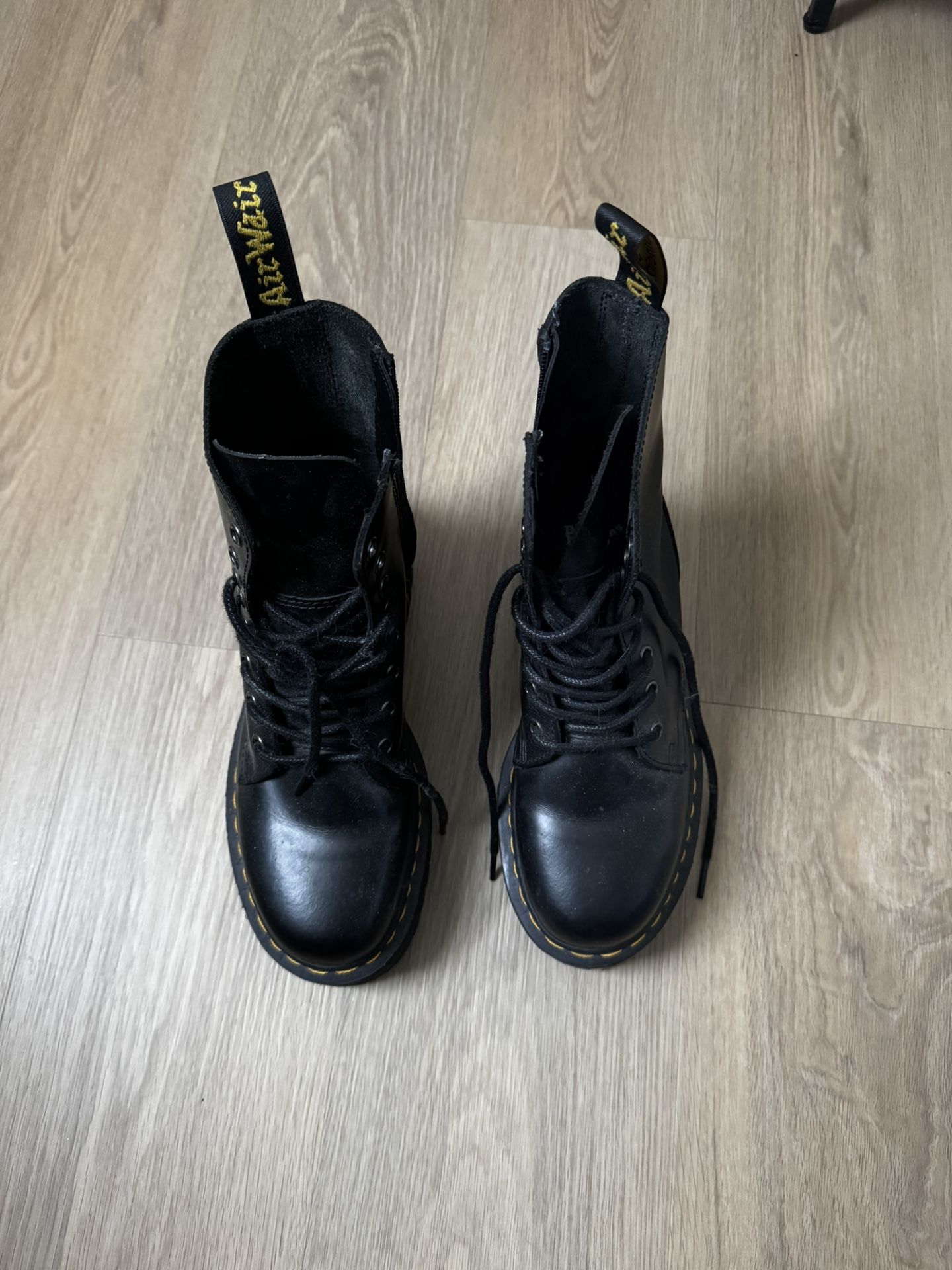 1460 Max Dr Martens Boots