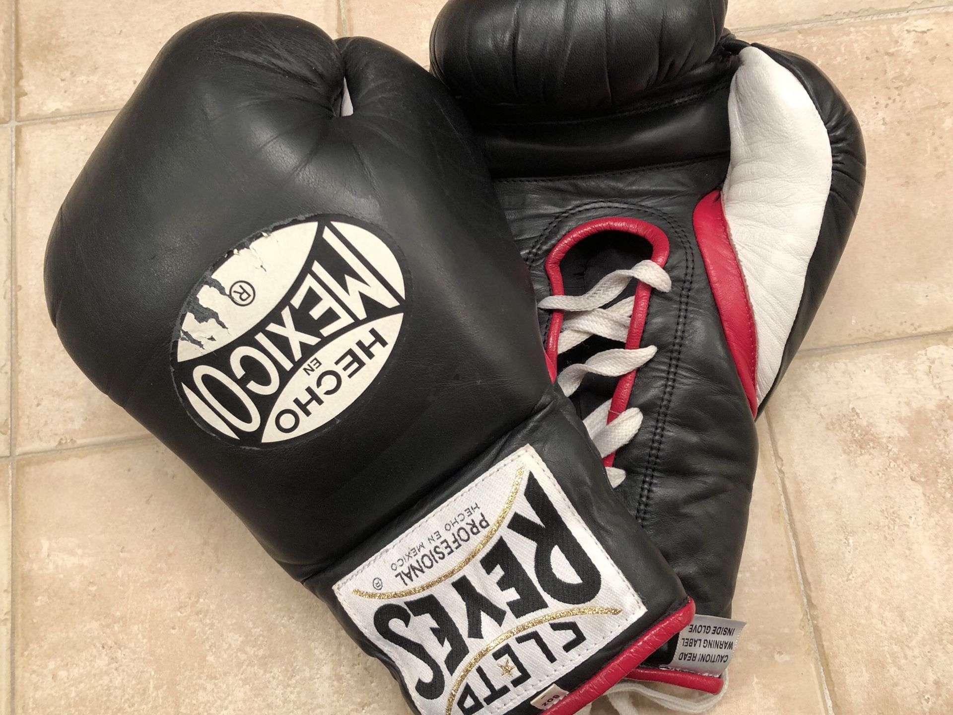 Boxing Gloves Cleto Reyes Hecho en Mexico 8oz