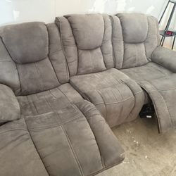 Very Nice Electronic Recliner Couch No Stains