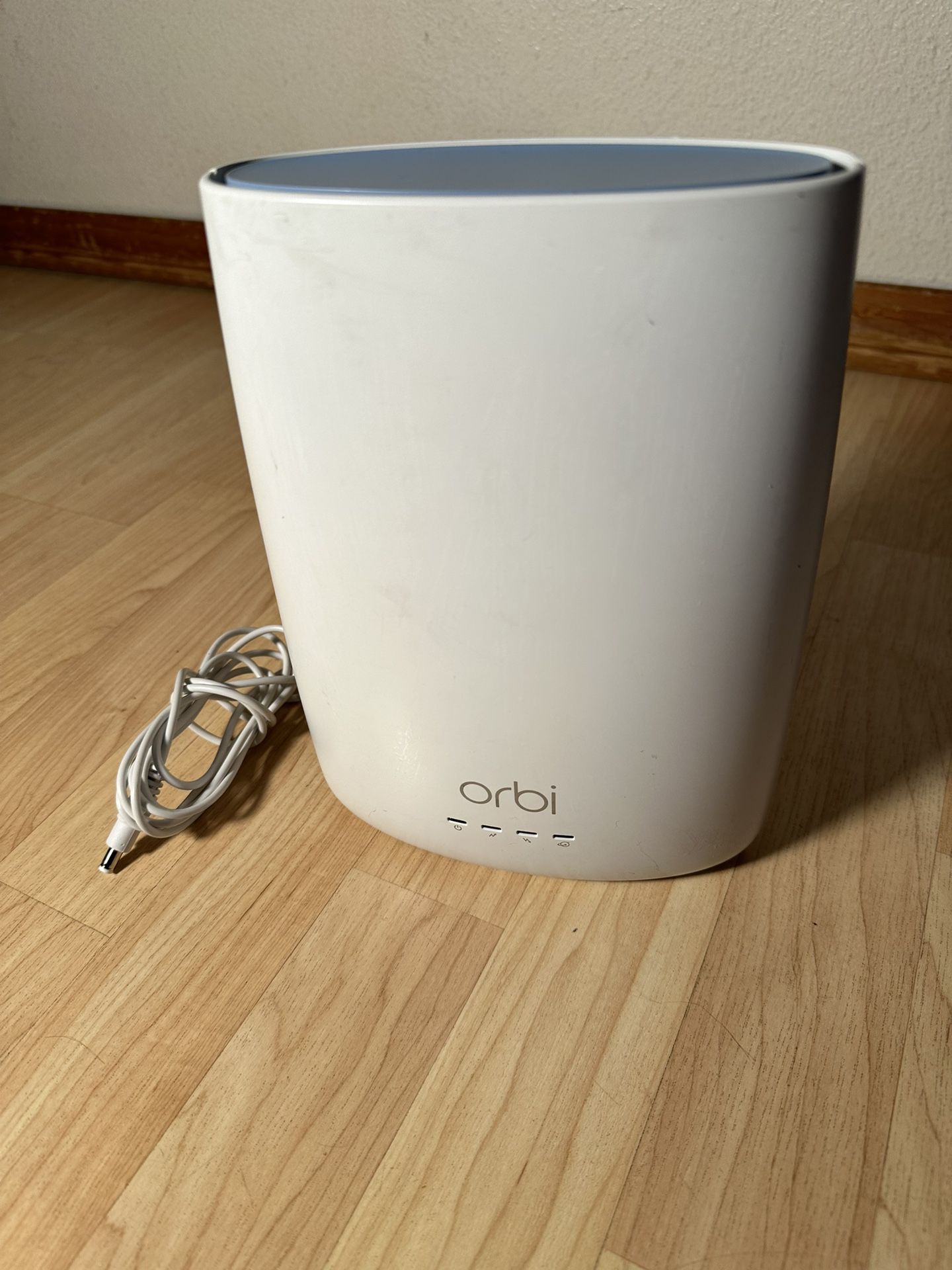 NETGEAR Orbi AC2200 (CBR40) Tri-Band WiFi Cable Modem Router, 2.2 Gbps