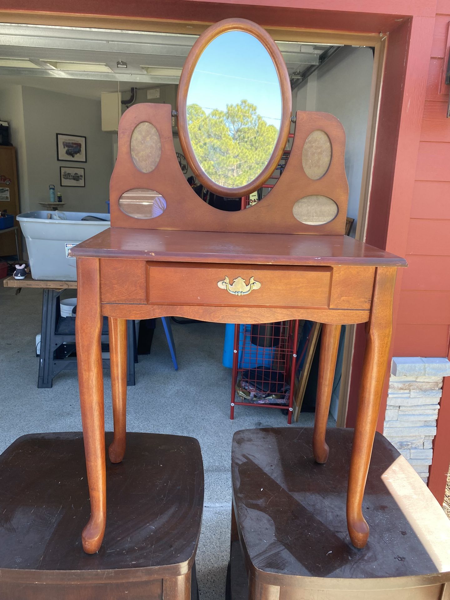 Makeup Vanity w/picture frames on sides