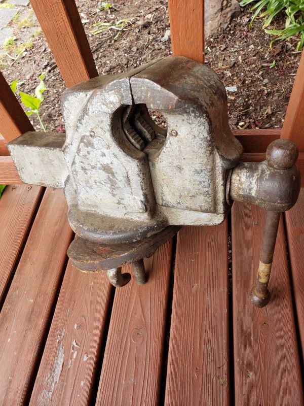 Antique No.1 Comb Bench Vise