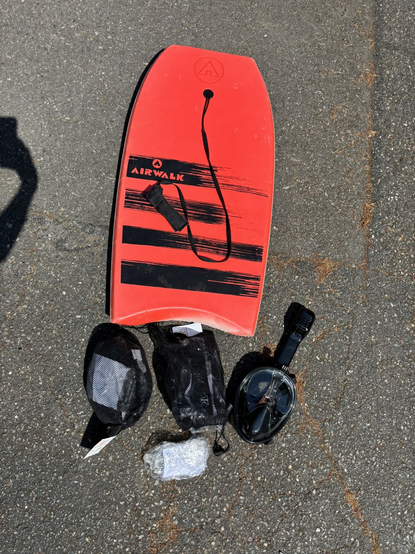 Boogie Board And 3 New S/m Full Face Snorkel Masks