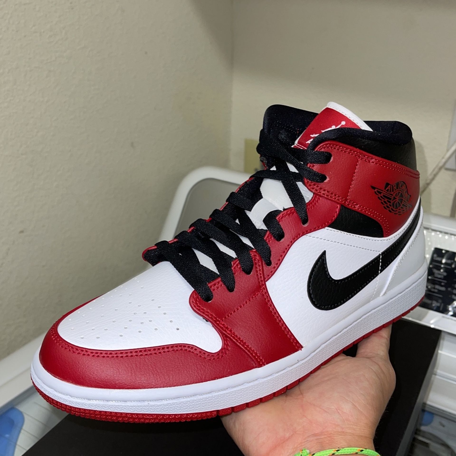 Jordan Mid Chicago White Toe