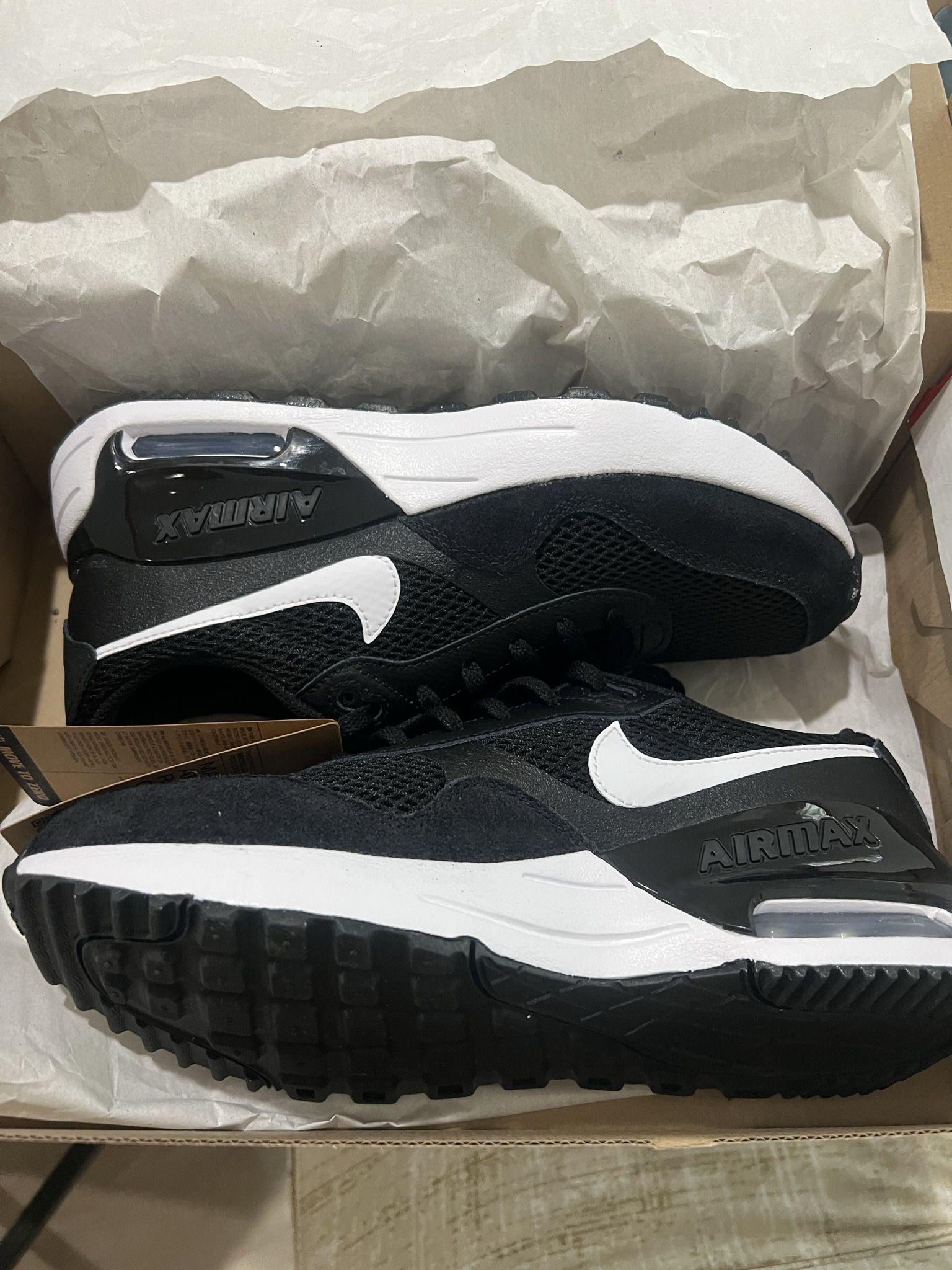 Nike Shoes Size 6 1/2