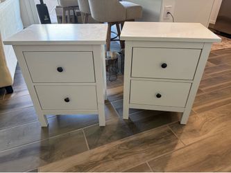 2 White Nightstands Excellent Condition