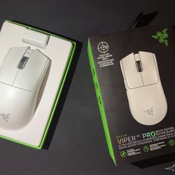 Razer Viper V3 Pro + Artisan Japan Mousepad High-end competitive setup
