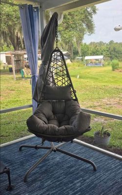 Swinging chair