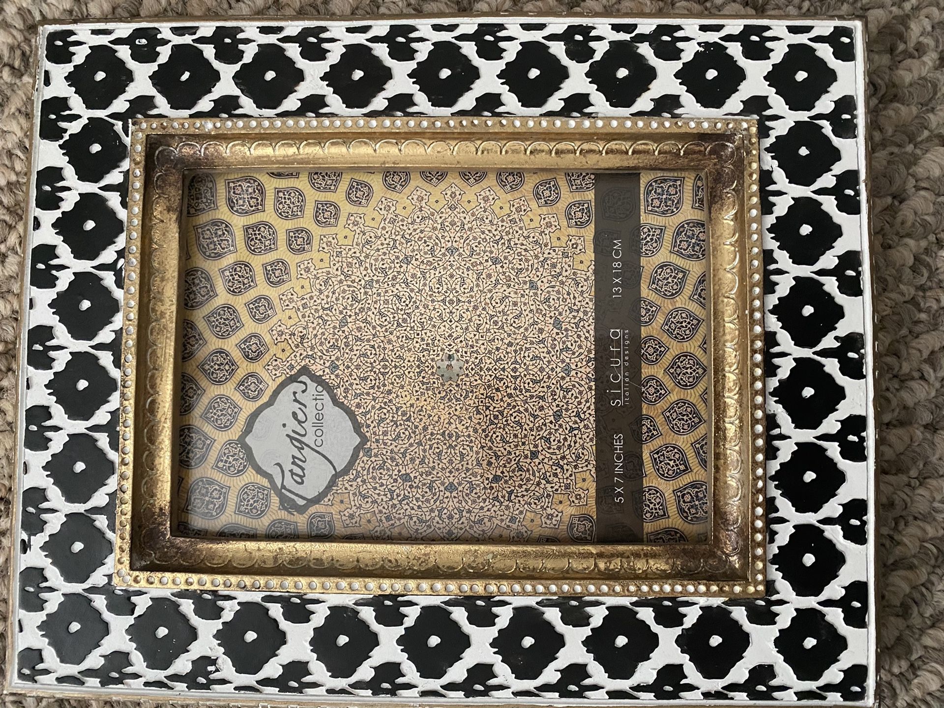 5x7 Black/White/Gold Picture Frame