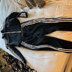 Adidas Track Suit large Woman 