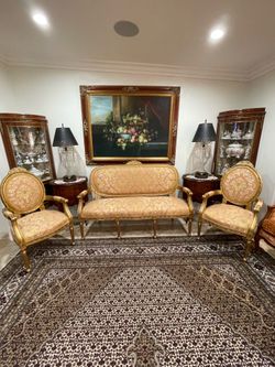 Classic French Louis XVI Style Giltwood Parlor Set - Settee and Two Armchairs🌷