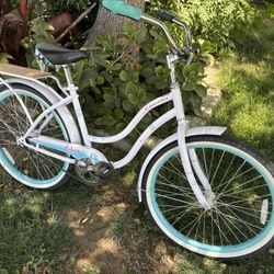 24’ Schwinn Beach Cruiser Bike Like New