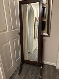 Standing mirror
