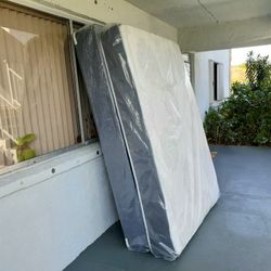 NEW FULL-SIZE MATTRESS AND BOX SPRING 💤