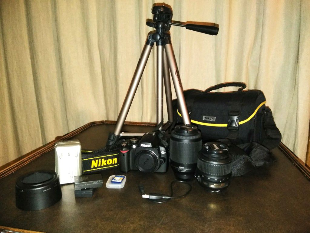Nikon D60 2 lenses and accessories
