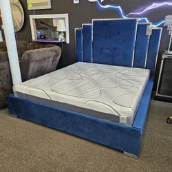 Calking Bed With Memory Foam Mattress Set $799