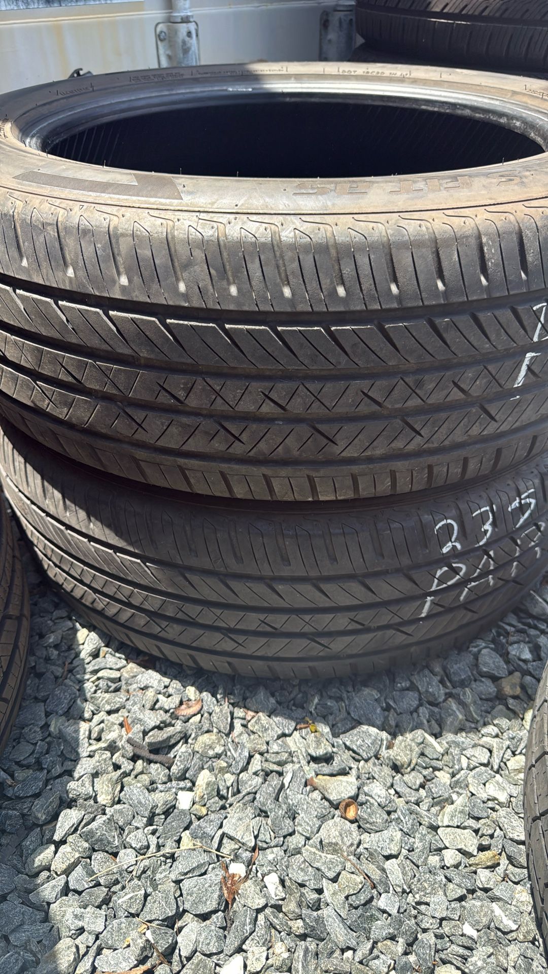 Laufenn 235-55-20 used Pair