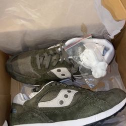 Original Price Is 170 Size Is 12 Men Brand Is Sacouny Never Worn Before 