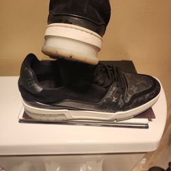 Lv shoes for Sale in Los Angeles, CA - OfferUp
