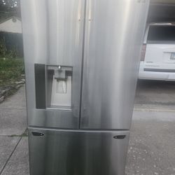 LG-French DOOR REFRIGERATOR- FOR PARTS- Not Working 