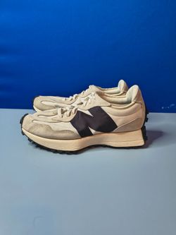 New Balance Women's 327 Sneaker(Size 8)