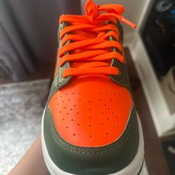 Miami dunk hurricanes low size 8.5 men’s